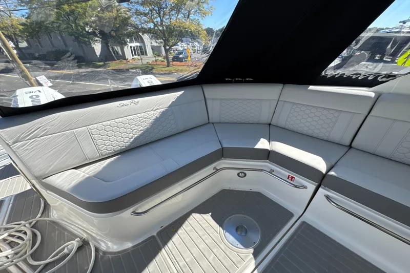 Slide: The Image of Sea Ray Sundancer 320 Outboard 2026 - 7