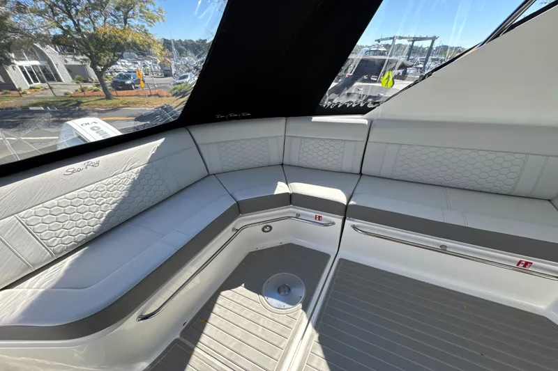 Slide: The Image of Sea Ray Sundancer 320 Outboard 2026 - 8