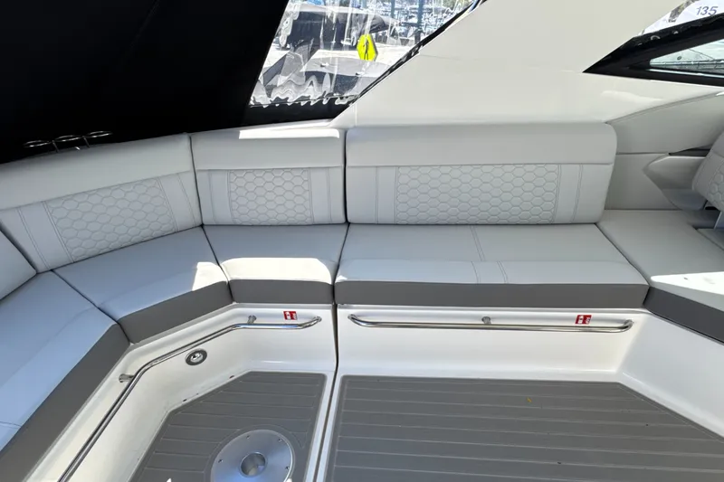 Slide: The Image of Sea Ray Sundancer 320 Outboard 2026 - 9