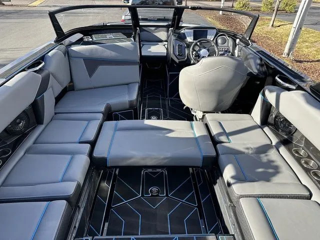 Slide: The Image of Supreme S220 2023 - 13