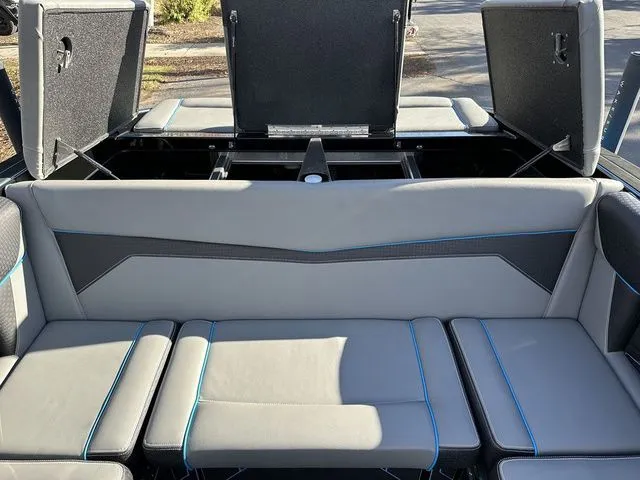 Slide: The Image of Supreme S220 2023 - 16