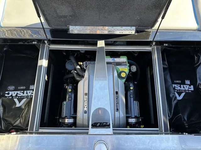 Slide: The Image of Supreme S220 2023 - 17