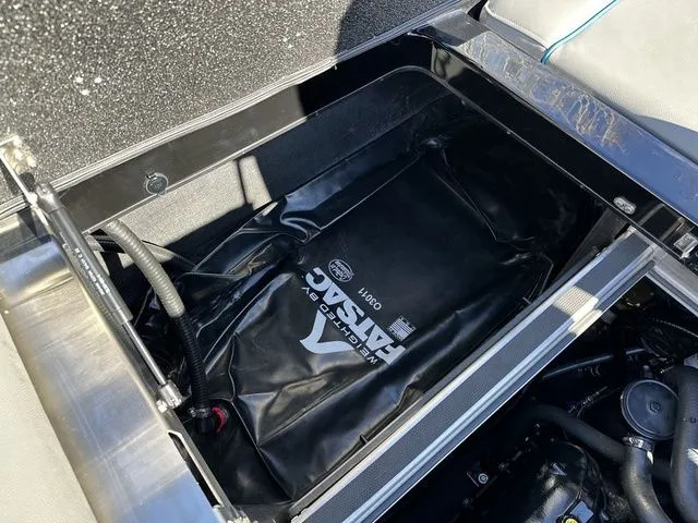 Slide: The Image of Supreme S220 2023 - 18