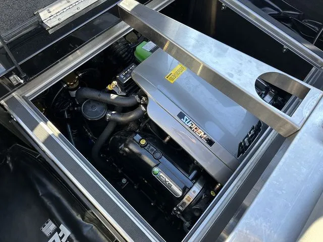 Slide: The Image of Supreme S220 2023 - 19