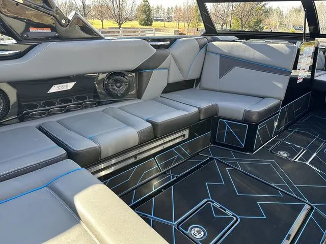 Slide: The Image of Supreme S220 2023 - 23