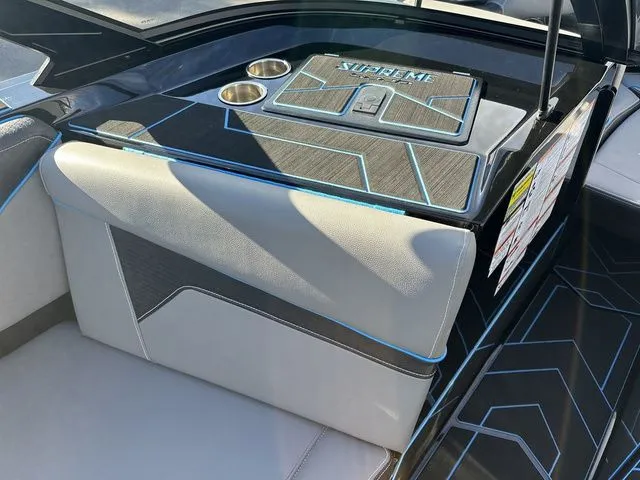 Slide: The Image of Supreme S220 2023 - 26