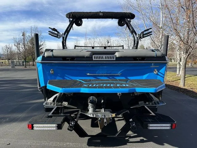 Slide: The Image of Supreme S220 2023 - 6