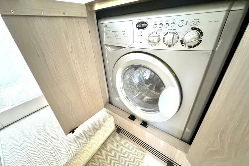 Slide: The Image of 2019 Azimut 55 - Laundry - 16