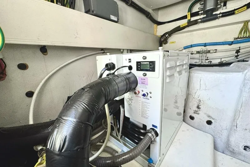 Slide: The Image of 2019 Azimut 55 - Engine Room - 34