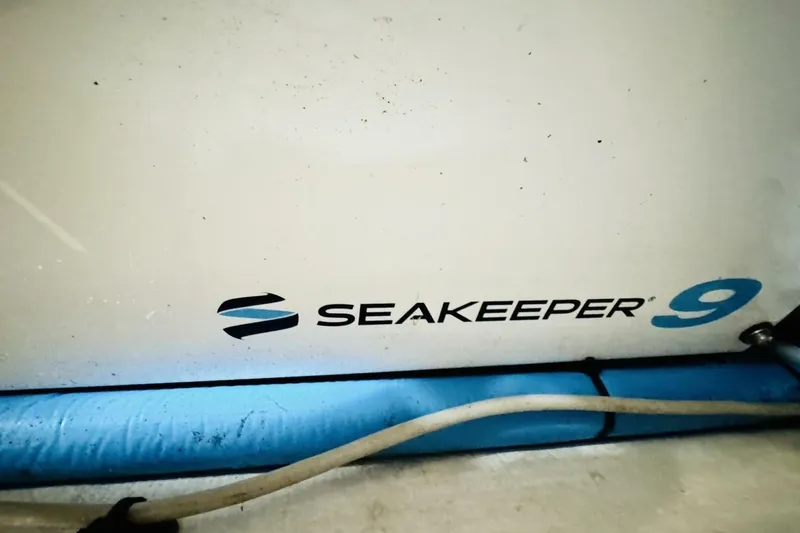 Slide: The Image of 2019 Azimut 55 - Seakeeper - 36