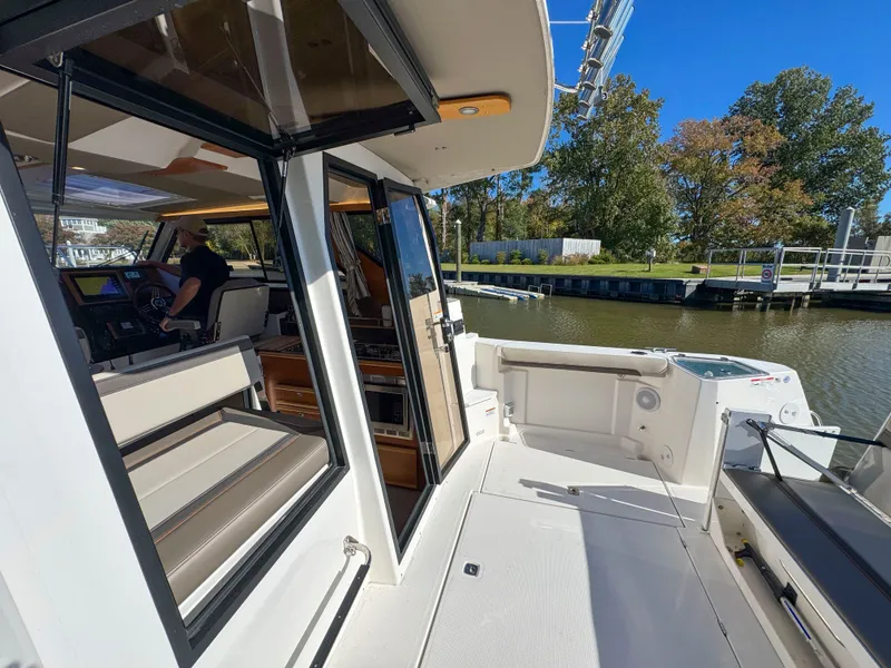 Slide: The Image of Cutwater C-288 2022 - 13