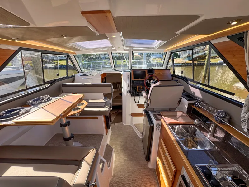 Slide: The Image of Cutwater C-288 2022 - 14