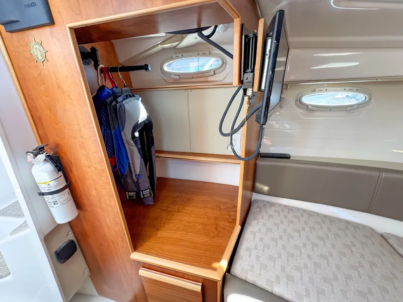 Slide: The Image of Cutwater C-288 2022 - 23