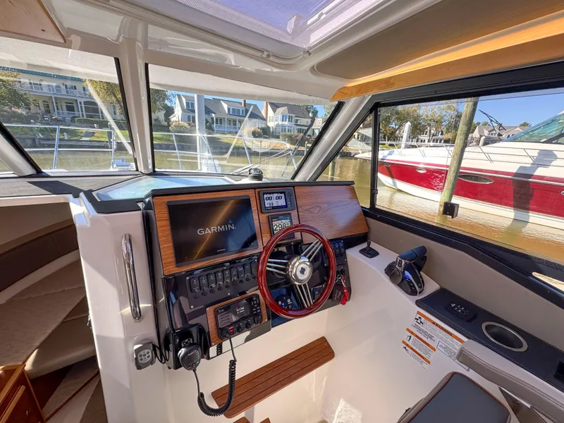 Slide: The Image of Cutwater C-288 2022 - 27