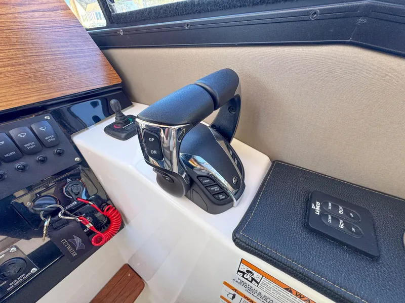 Slide: The Image of Cutwater C-288 2022 - 30