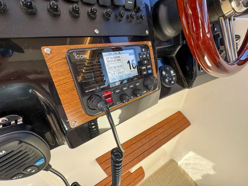 Slide: The Image of Cutwater C-288 2022 - 31