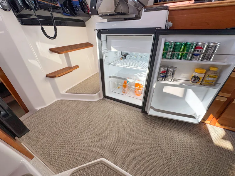 Slide: The Image of Cutwater C-288 2022 - 32