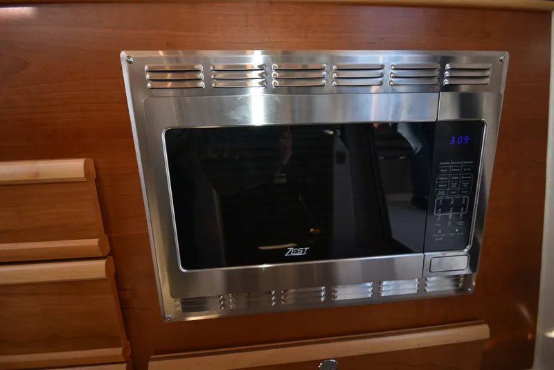 Slide: The Image of Cutwater C-288 2022 - 39