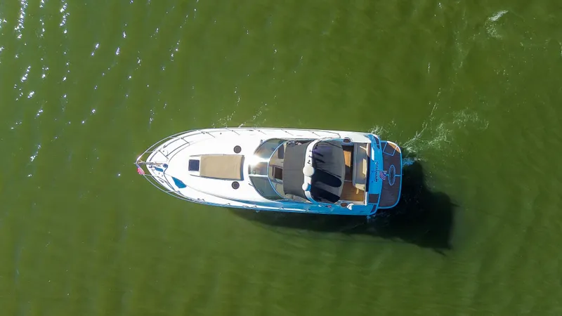 Slide: The Image of Sea Ray 360 Sundancer 2002 - 4