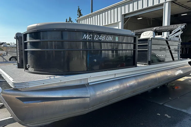 The Image of 2021 Crest Classic LX 220 SLC pontoon boat in a marina setting. - 1