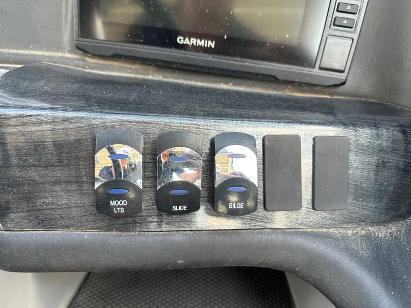 Slide: The Image of Tahoe CAS FUNSHIP25T 2023 - 25