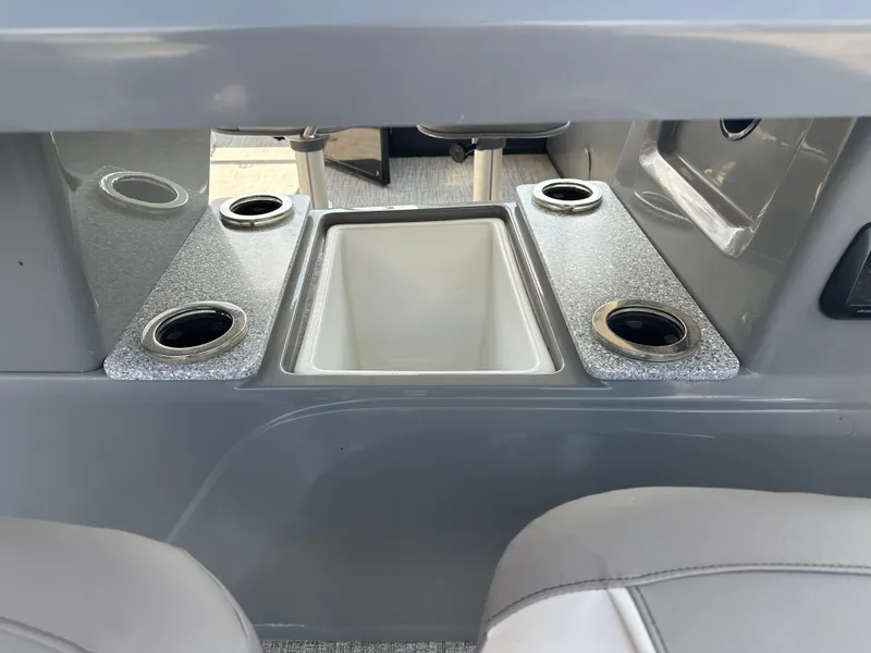 Slide: The Image of Tahoe CAS FUNSHIP25T 2023 - 27