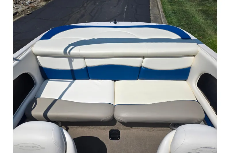 Slide: The Image of 2003 Tahoe Q5L boat interior with blue and white seating. - 21