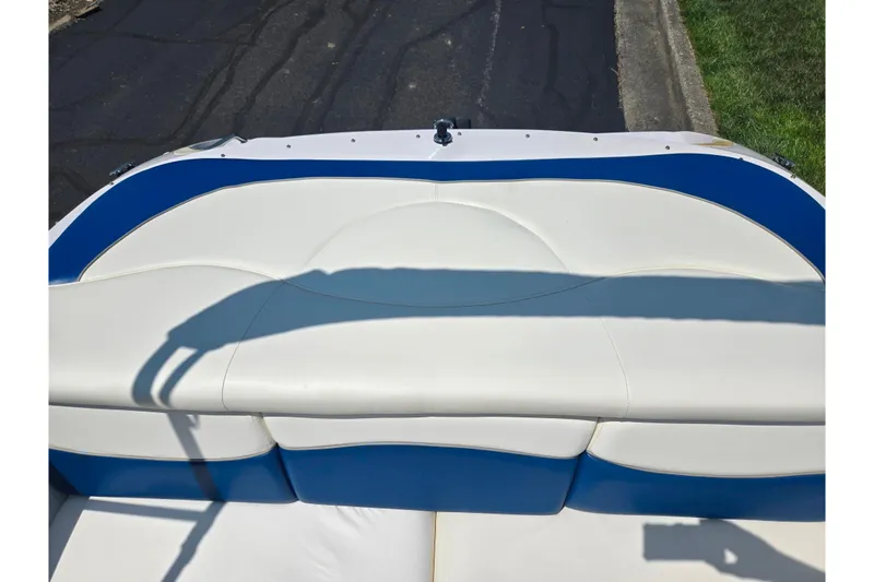 Slide: The Image of 2003 Tahoe Q5L boat interior with white and blue seating. - 22