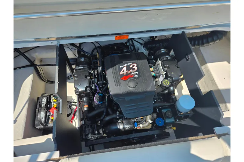Slide: The Image of Engine compartment of a 2003 Tahoe Q5L boat with MerCruiser 4.3 MPI engine. - 23