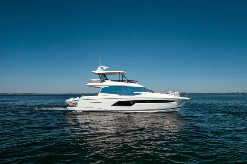 The Image of 2024 Prestige 520 Fly- SS BELLE VIE- STBD Profile - 0
