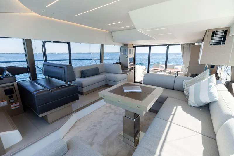 Slide: The Image of 2024 Prestige 520 Fly- SS BELLE VIE- Salon - 1