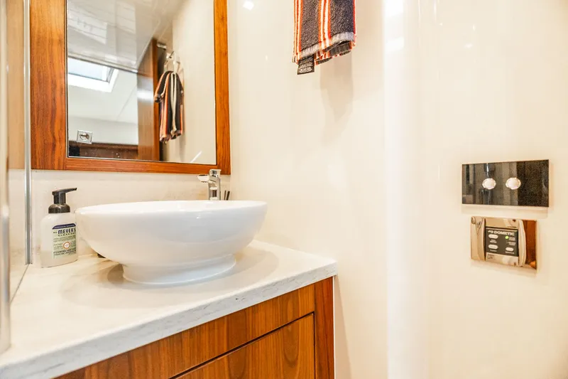 Slide: The Image of Riviera 4800 Sport Yacht 2019 - 64