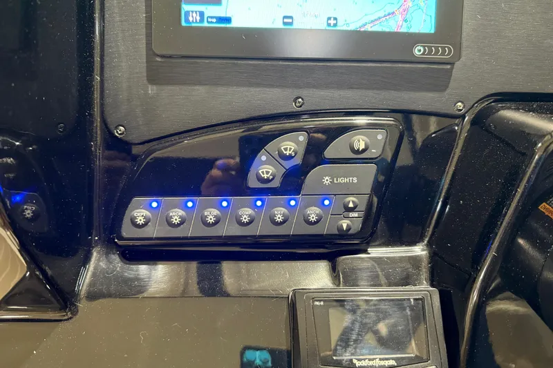 Slide: The Image of Compass on 2017 Sea Ray Sundancer 330 dashboard, showcasing navigation equipment. - 38