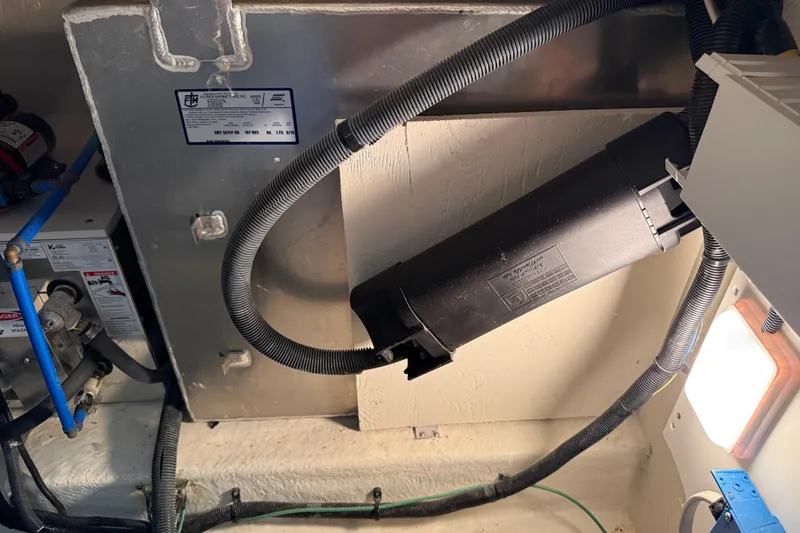 Slide: The Image of 2017 Sea Ray Sundancer 330 boat stern with trim tab and Mercury engine. - 80