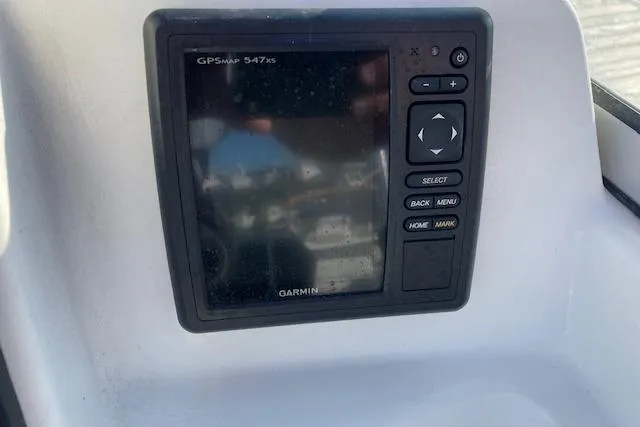 Slide: The Image of Garmin GPSmap 547xs on 2014 Sea Hunt Escape 235 SE boat dashboard. - 15