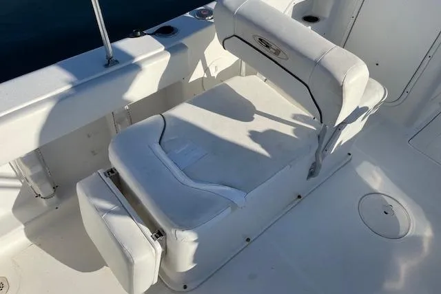 Slide: The Image of 2014 Sea Hunt Escape 235 SE boat seat, white upholstery, sunny deck view. - 7