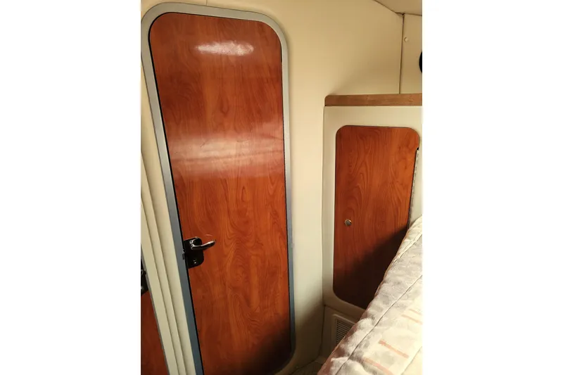 Slide: The Image of Separate Hard Door to Head - 23