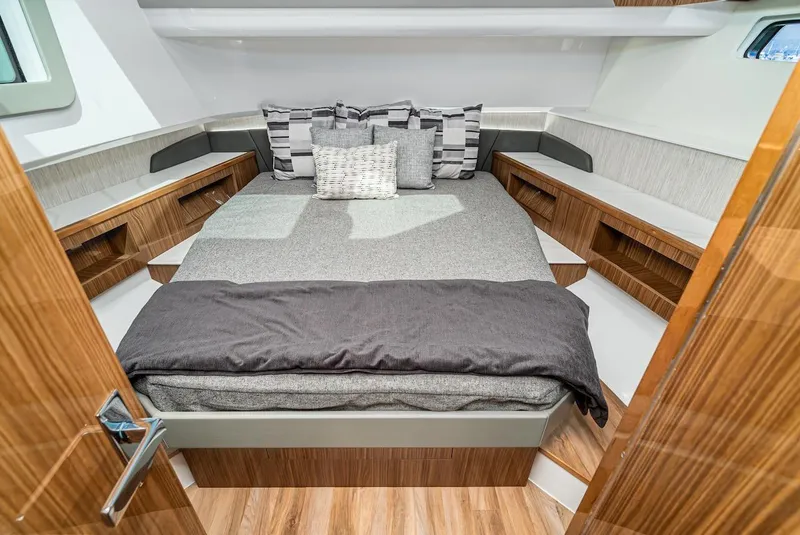 Slide: The Image of Cruisers Yachts 50 GLS 2025 - 54