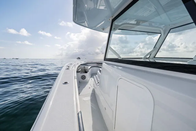 Slide: The Image of Yellowfin 42 Offshore 2023 - 75