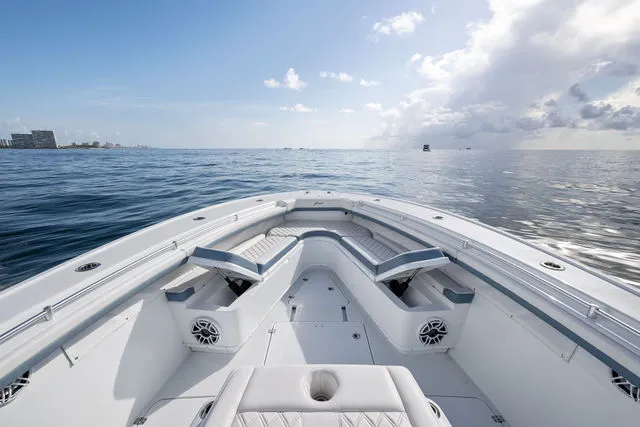 Slide: The Image of Yellowfin 42 Offshore 2023 - 78