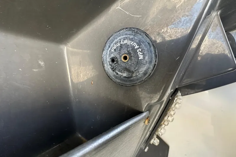 Slide: The Image of 2014 Larson Cabrio 265 boat detail showing an MP3 auxiliary input. - 18