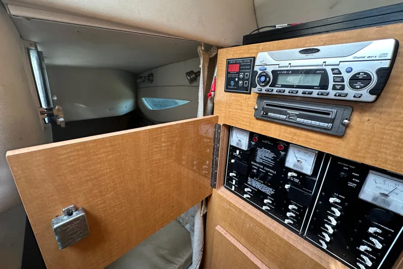 Slide: The Image of 2014 Larson Cabrio 265 cabin interior with control panel and audio system. - 43