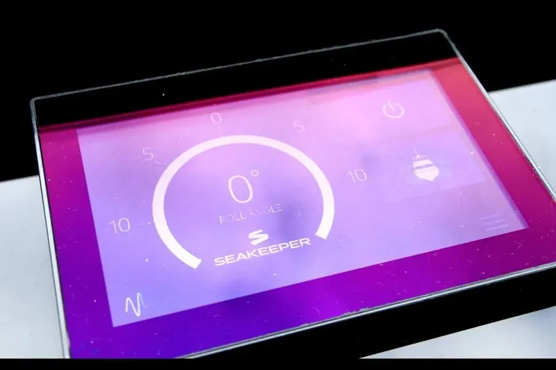 Slide: The Image of Seakeeper control display on 2024 Cruisers Yachts 50 Cantius, showing roll angle. - 28