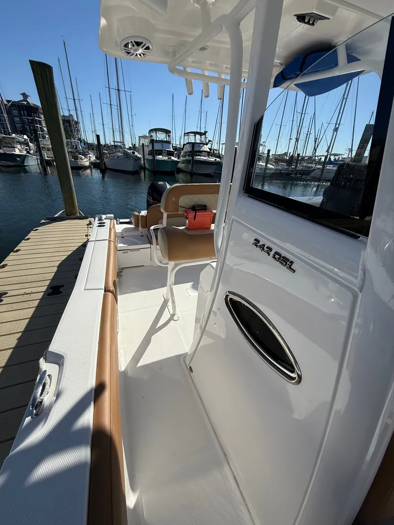 Slide: The Image of NauticStar 242 Offshore 2025 - 22