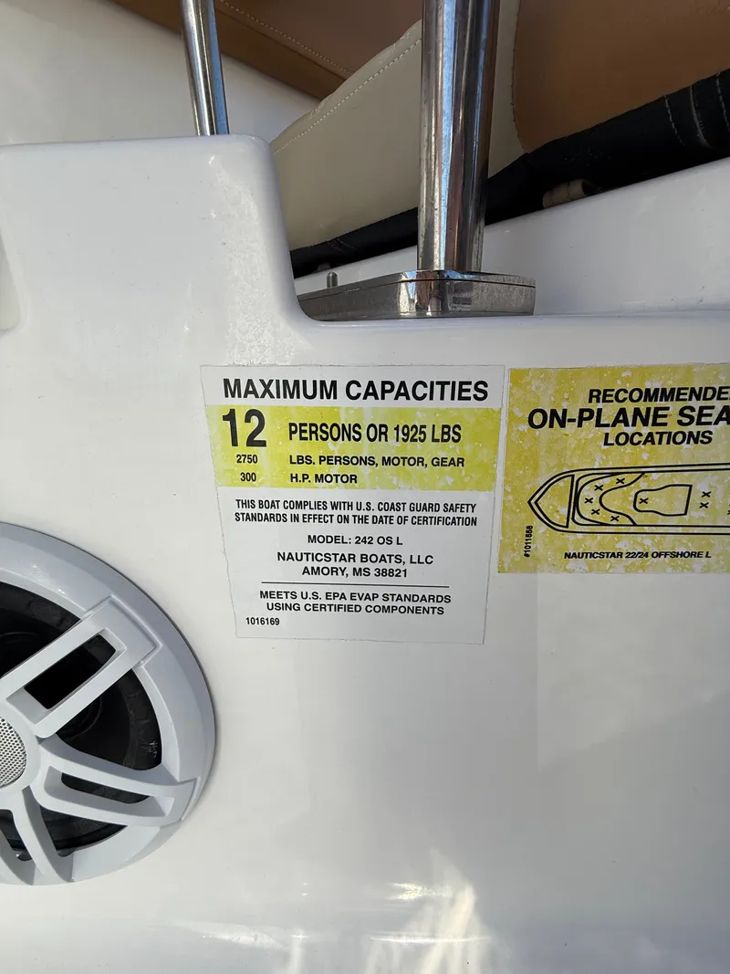 Slide: The Image of NauticStar 242 Offshore 2025 - 24