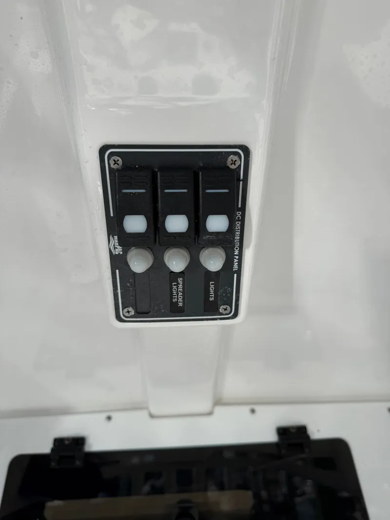 Slide: The Image of NauticStar 242 Offshore 2025 - 36