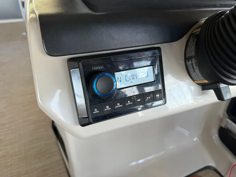 Slide: The Image of Harris Cruiser 230 2024 - 11