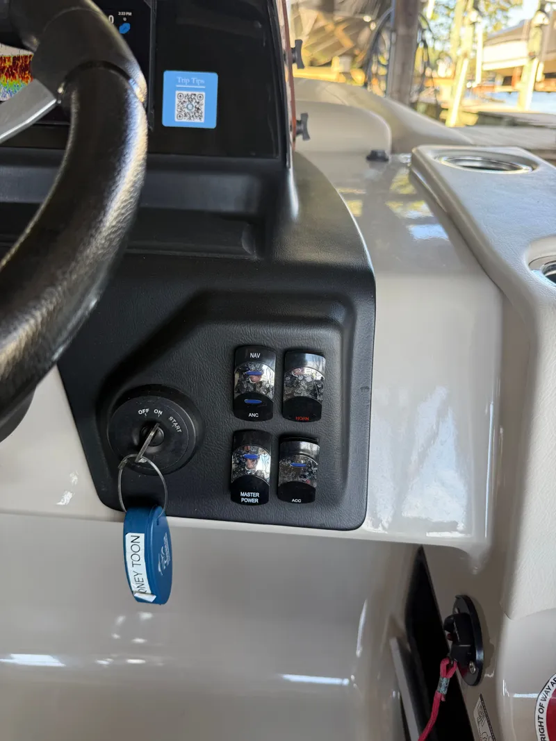 Slide: The Image of Harris Cruiser 230 2024 - 12