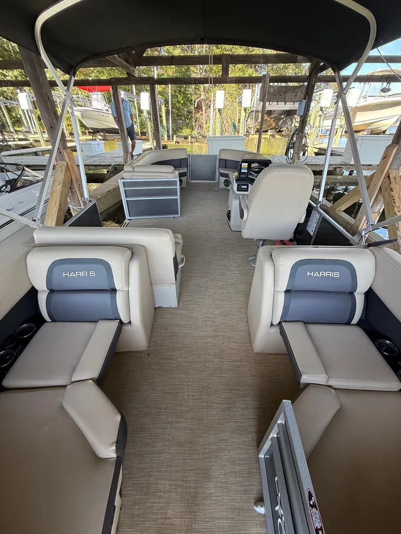 Slide: The Image of Harris Cruiser 230 2024 - 15