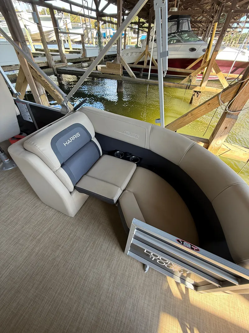 Slide: The Image of Harris Cruiser 230 2024 - 16